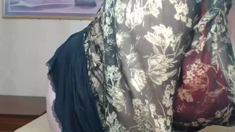 lANA online show from October 14, 2025, 4:41 pm