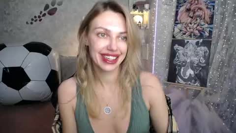 Snapshot of yournickyadamidi chatting on June 19, 2026, 4:22 pm Nicky online show from June 19, 2026, 4:22 pm
