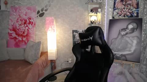 Snapshot of yournickyadamidi chatting on July 28, 2026, 6:20 pm Nicky online show from July 28, 2026, 6:20 pm