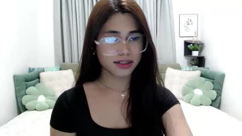 yourprettyblythe_ts online show from December 22, 2025, 8:33 am