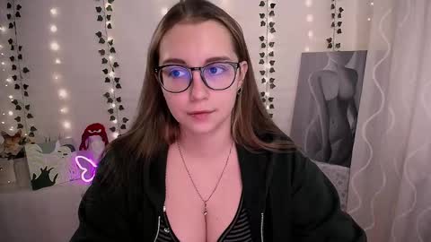 Snapshot of yours_piece_of_happiness_ chatting on October 16, 2025, 7:31 am Happy online show from October 16, 2025, 7:31 am