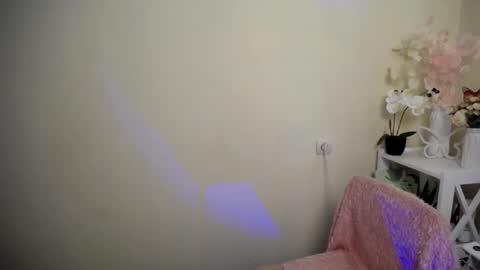 Snapshot of yours_piece_of_happiness_ chatting on February 11, 2026, 6:40 am Happy online show from February 11, 2026, 6:40 am