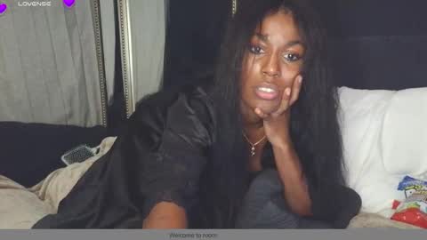 Snapshot of yoursensualebony chatting on October 10, 2025, 7:29 am Rosey online show from October 10, 2025, 7:29 am