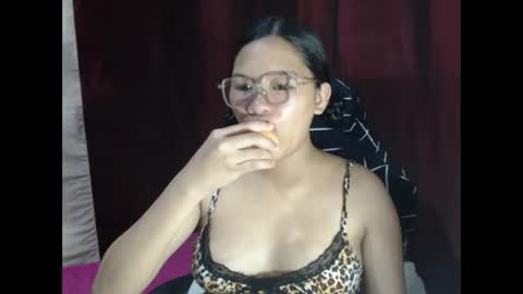 yoursexy_reb online show from March 8, 2026, 2:04 am