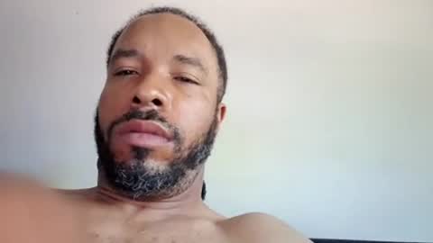 yoursexydaddy8181 online show from June 13, 2026, 2:26 pm