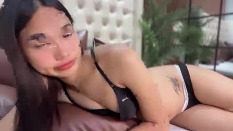 yoursluttyashxx online show from January 6, 2026, 4:43 pm