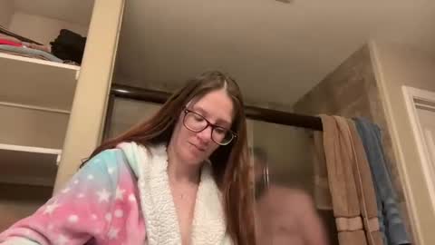 yourstrulylivy online show from December 14, 2024, 4:52 pm
