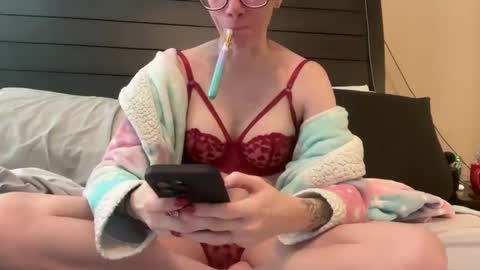 yourstrulylivy online show from January 9, 2025, 3:23 pm