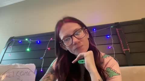 yourstrulylivy online show from March 5, 2025, 3:07 pm