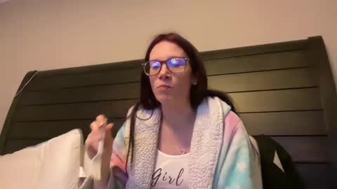 yourstrulylivy online show from March 10, 2025, 1:23 am