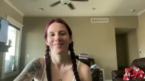 yourstrulylivy online show from March 12, 2025, 6:33 pm