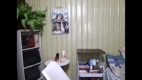 Snapshot of yoursubmissive_larah chatting on May 17, 2026, 6:33 am yoursubmissive_larah online show from May 17, 2026, 6:33 am