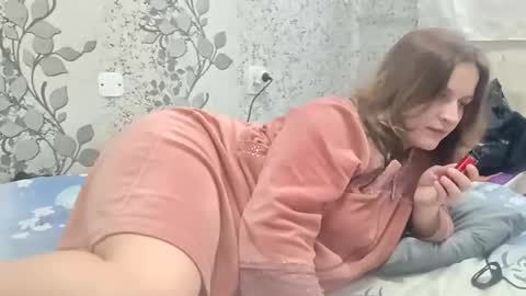 Yoyrgirlxq online show from April 15, 2026, 9:38 am