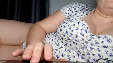 yrys_florence online show from February 17, 2025, 9:08 pm