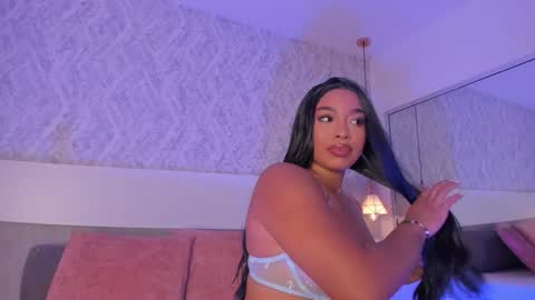 ysabellha online show from February 5, 2026, 11:42 pm