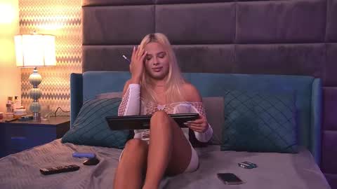 Foxie online show from September 18, 2025, 4:58 am