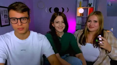 yudji_boy online show from September 12, 2025, 7:14 pm