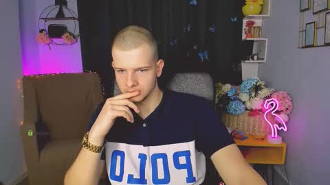 yudji_boy online show from September 14, 2025, 12:15 pm