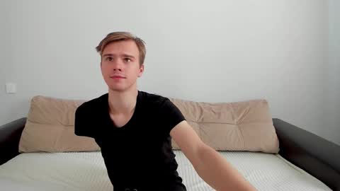 Yue Lang and Samm online show from September 21, 2025, 9:00 am