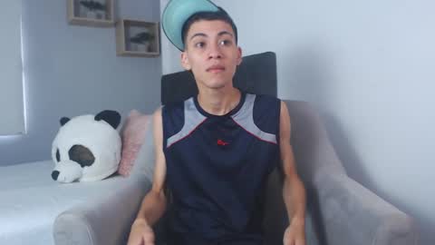 Snapshot of yulian_vasquez chatting on February 28, 2025, 12:20 pm yulian_vasquez online show from February 28, 2025, 12:20 pm