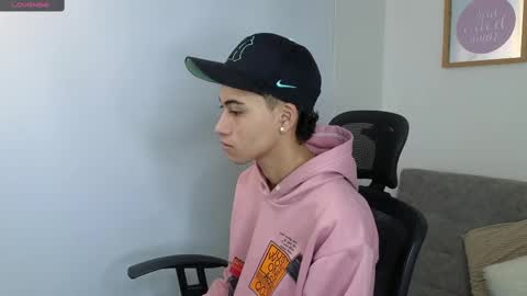 Snapshot of yulian_vasquez chatting on September 25, 2025, 12:09 pm yulian_vasquez online show from September 25, 2025, 12:09 pm