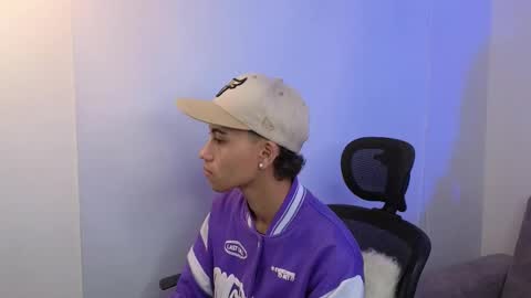 Snapshot of yulian_vasquez chatting on October 4, 2025, 12:14 pm yulian_vasquez online show from October 4, 2025, 12:14 pm