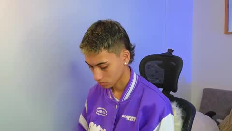 Snapshot of yulian_vasquez chatting on October 7, 2025, 12:13 pm yulian_vasquez online show from October 7, 2025, 12:13 pm