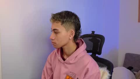 Snapshot of yulian_vasquez chatting on October 8, 2025, 12:14 pm yulian_vasquez online show from October 8, 2025, 12:14 pm