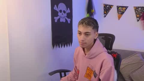 Snapshot of yulian_vasquez chatting on October 18, 2025, 12:17 pm yulian_vasquez online show from October 18, 2025, 12:17 pm