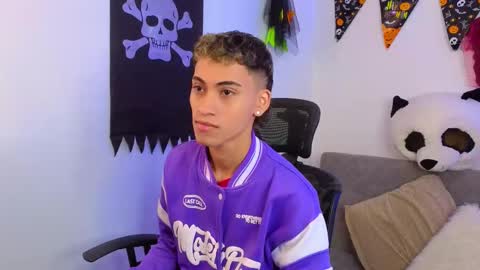 Snapshot of yulian_vasquez chatting on October 25, 2025, 12:23 pm yulian_vasquez online show from October 25, 2025, 12:23 pm