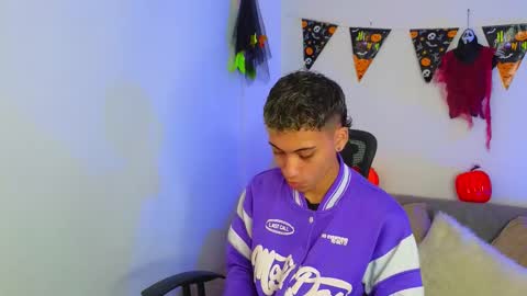 Snapshot of yulian_vasquez chatting on October 30, 2025, 12:17 pm yulian_vasquez online show from October 30, 2025, 12:17 pm