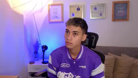 yulian_vasquez online show from November 5, 2025, 12:16 pm