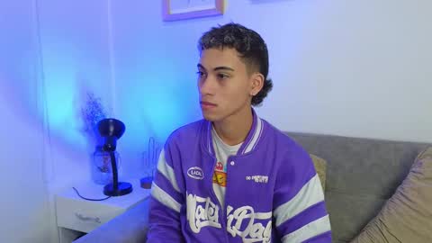 yulian_vasquez online show from December 1, 2025, 12:32 pm