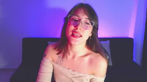 Yulienne online show from May 10, 2026, 1:00 am