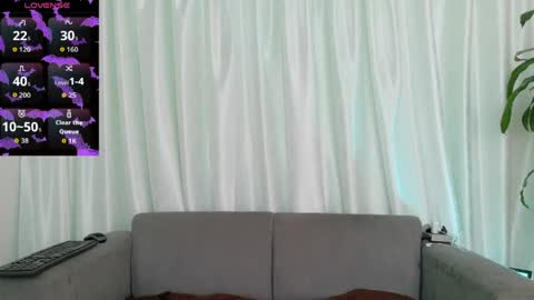 yuliethpetite online show from May 13, 2026, 2:14 pm