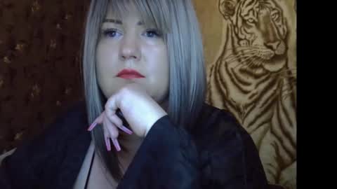 yuliiared online show from December 17, 2025, 11:16 am