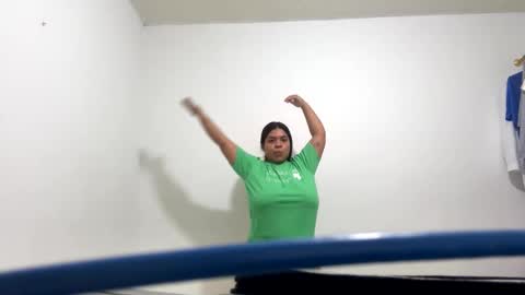 Yuli and SaraIndependent model online show from October 31, 2025, 4:02 am