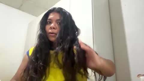 Yuli and SaraIndependent model online show from November 14, 2025, 6:06 pm