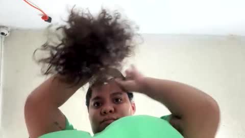 Yuli and SaraIndependent model online show from November 22, 2025, 5:06 am