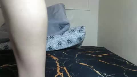 yummy72747 online show from April 22, 2026, 9:44 am