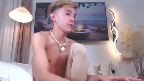 Snapshot of yummyjustine07 chatting on January 2, 2025, 10:01 pm Justine online show from January 2, 2025, 10:01 pm