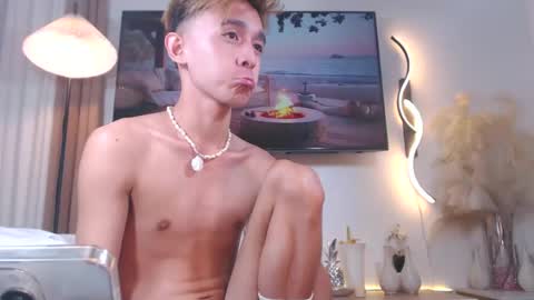Snapshot of yummyjustine07 chatting on January 15, 2025, 10:13 pm Justine online show from January 15, 2025, 10:13 pm