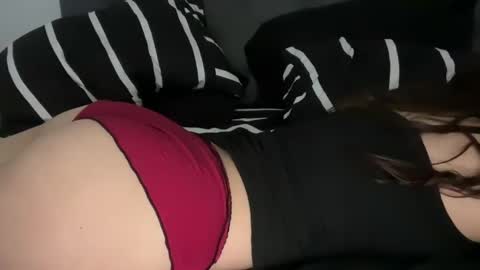 yummyybby online show from October 24, 2025, 6:26 pm