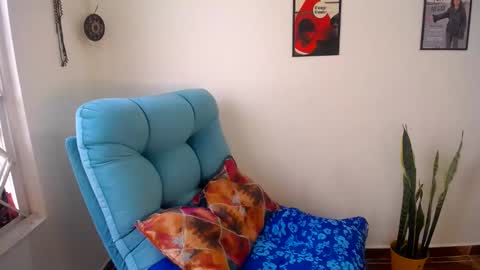 zara online show from November 20, 2025, 7:35 pm