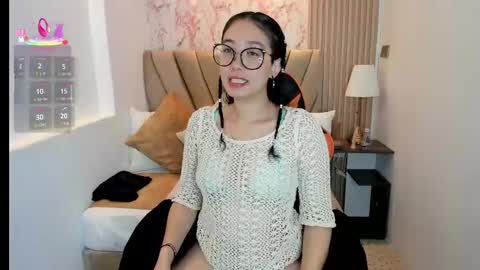 Yuna  online show from October 4, 2025, 12:03 pm