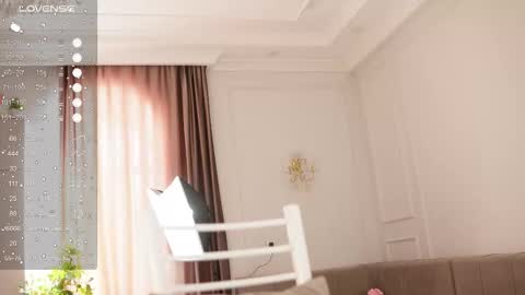 yuna_leen online show from December 2, 2025, 6:08 am