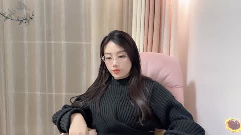 Snapshot of yuner0715 chatting on December 8, 2024, 1:03 pm YunEr online show from December 8, 2024, 1:03 pm