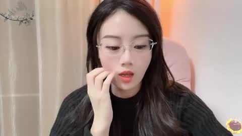 Snapshot of yuner0715 chatting on December 14, 2024, 1:49 pm YunEr online show from December 14, 2024, 1:49 pm