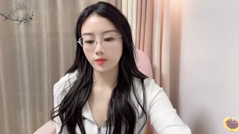 Snapshot of yuner0715 chatting on December 15, 2024, 9:35 am YunEr online show from December 15, 2024, 9:35 am