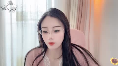Snapshot of yuner0715 chatting on January 2, 2025, 3:37 am YunEr online show from January 2, 2025, 3:37 am